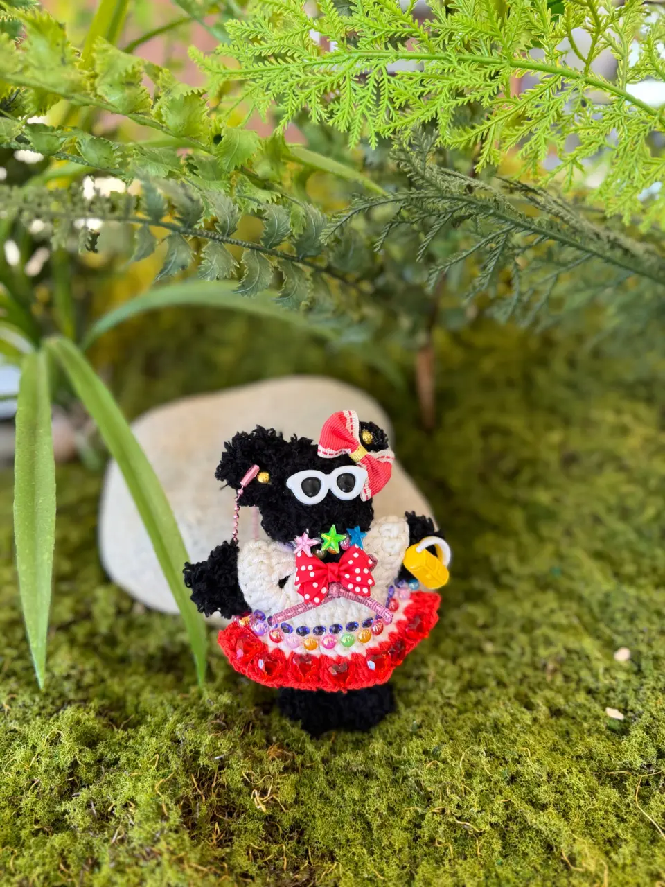 하트 비즈와 리본으로 꾸민 곰 인형 키링